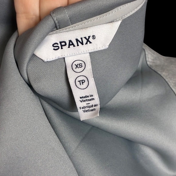 SPANX AirEssentials Zip Front Hoodie Gray Size XS - Picture 6 of 7
